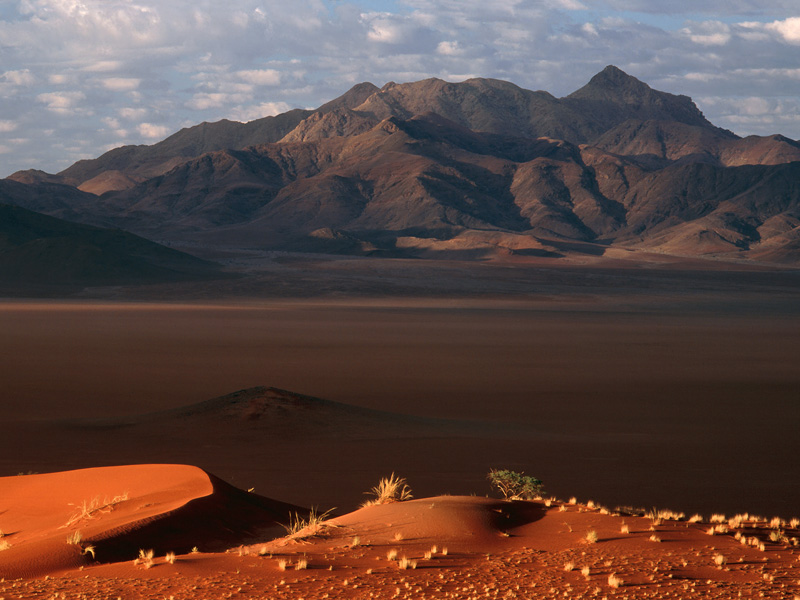dawn,_namib_desert,_namibia_-_800x600.jpg