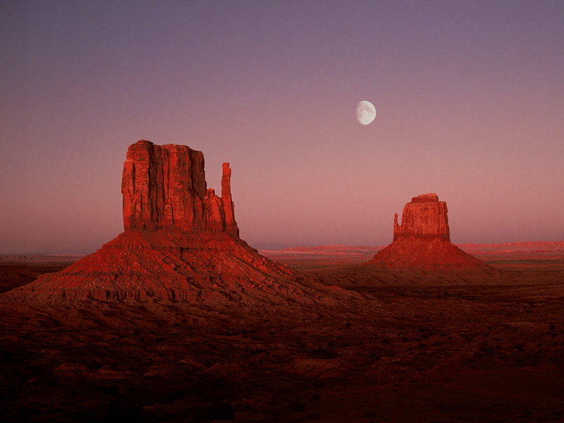 moonrise,_monument_valley,_utah_-_800x600.jpg