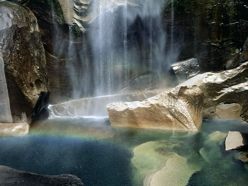natural_phenomenon,_vernal_falls,_yosemite,_california_-_800x600.jpg